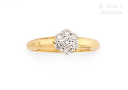 Travail français Bague « Fleur » en or jaune 750 millièmes et diamants taille brillant....