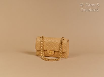 null CHANEL Circa 2000 - "Classique" 25 cm bag in beige quilted lambskin leather,...