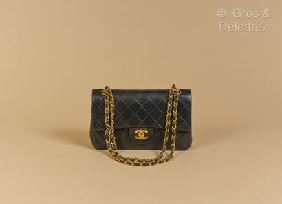 null CHANEL Circa 1990 - "Classique" 23 cm bag in black quilted lambskin leather,...