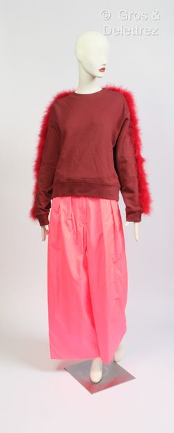 null DRIES VAN NOTEN - Amusing ensemble featuring a burgundy sweatshirt trimmed with...