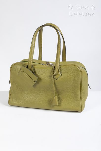 null HERMES Paris made in France year 2008 - "Victoria" 36 cm bag in Canopé green...