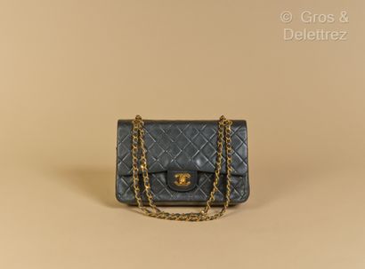 null CHANEL Circa 1990 - "Classique" bag 26 cm in black quilted lambskin leather,...