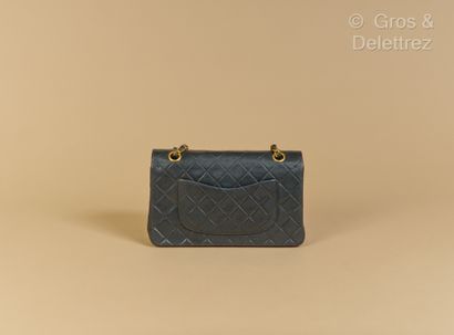 null CHANEL Circa 1987 - "Classique" bag 26 cm in black quilted lambskin leather,...