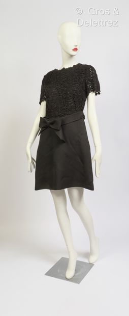 null VALENTINO - Black wool dress, color guipure top, bow belt. Italian S.44. Good...