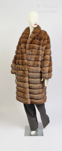 null REBECCA - Brown Russian sable coat, horizontal ribbing on side, small colla...