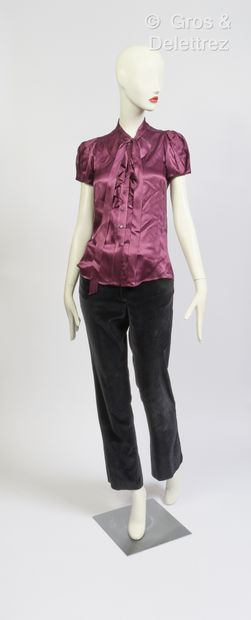 null PRADA année 2012 - Set consisting of a purple satin blouse and navy velvet pants....