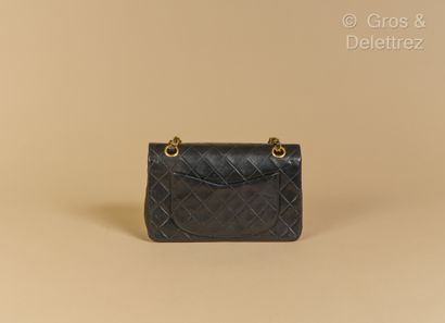 null CHANEL Circa 1990 - "Classique" 23 cm bag in black quilted lambskin leather,...