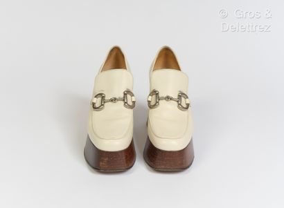 null GUCCI - Pair of "Mors" moccasins in ecru calfskin, silver-plated metal bits,...