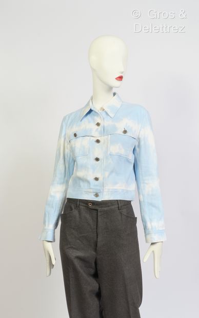 null CELINE - Outfit consisting of a light blue denim jacket in white tye dye and...