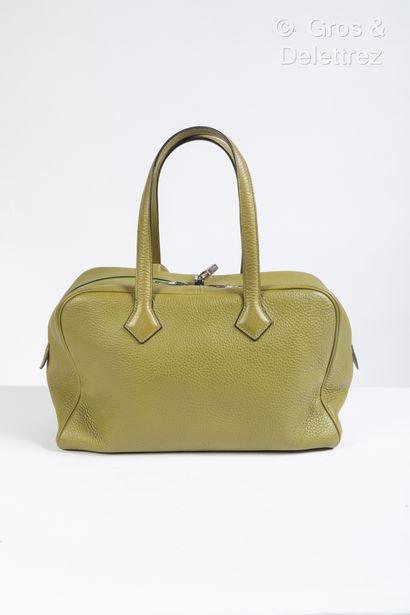 null HERMES Paris made in France year 2008 - "Victoria" 36 cm bag in Canopé green...