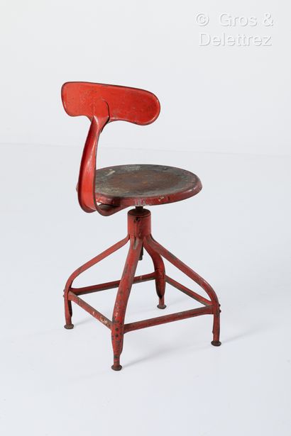 null ATELIER NICOLLE
Chaise d’atelier en métal laqué rouge à assise pivotante.
Vers...