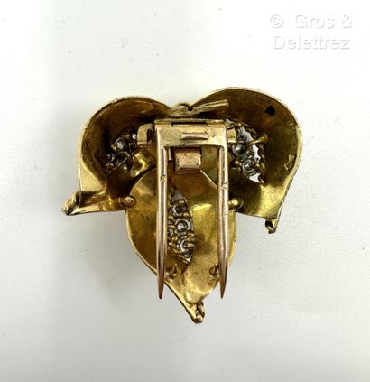 CARTIER, Années 1950-1960 Clip de revers en or jaune 750 millièmes et platine 950...