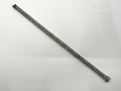 null Bracelet ligne en or gris 585 millièmes à maillons articulés ornés de trois...