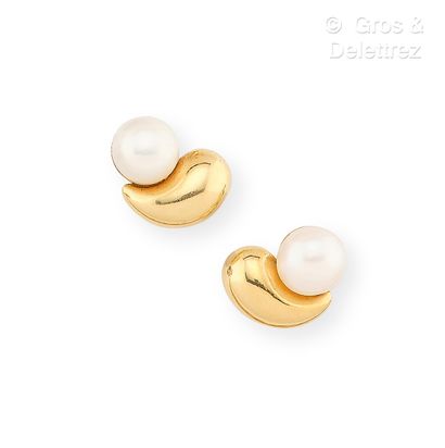 null Paire de boutons d’oreilles en or jaune 750 millièmes et perles de culture blanches....