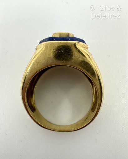 null Bague chevalière en or jaune 750 millièmes, plaque hexagonale de lapis-lazuli...