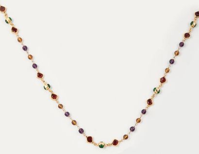 CHANEL Circa 1985 Sautoir composé de perles en verre façon améthyste, citrine, rehaussées...