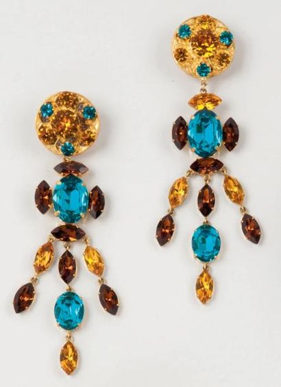 Yves SAINT LAURENT haute couture circa 1980 Magnifique pendants d'oreilles en métal...
