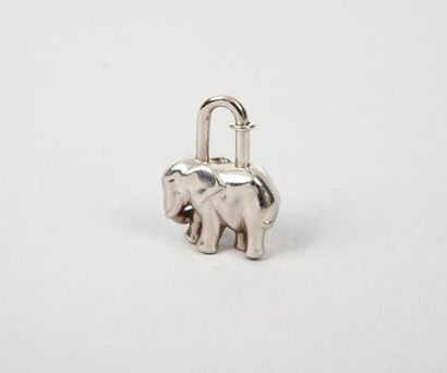 HERMES Paris Made in France Porte-clef en palladium figurant un éléphant.