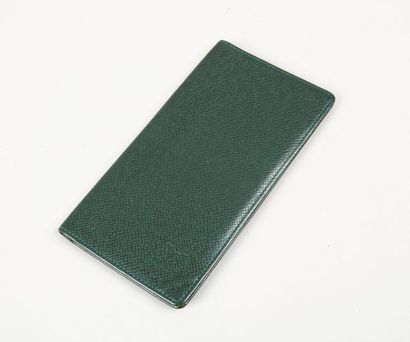 LOUIS VUITTON Porte-cartes, portefeuille en cuir taïga vert. Bon état