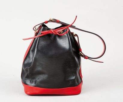 LOUIS VUITTON Sac «Noé» grand modèle en cuir épi bicolore rouge et noir, fermeture...