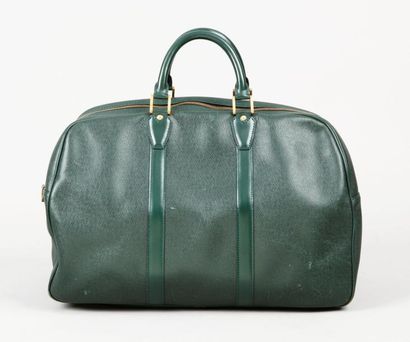 LOUIS VUITTON Sac «Kendall» 50 cm en cuir taïga vert, fermeture éclair, double poignée,...