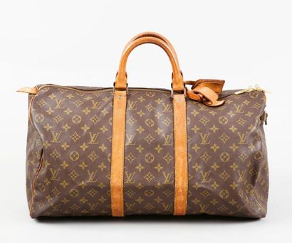 LOUIS VUITTON Sac «Keepall» 50 cm en toile monogram et cuir naturel, fermeture éclair,...