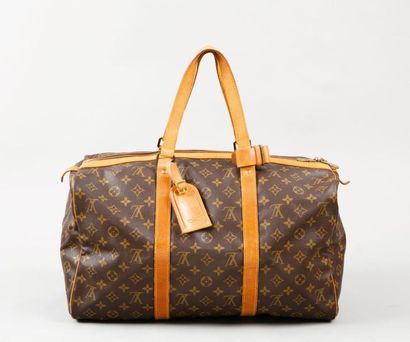 LOUIS VUITTON Sac «Souple» 45 cm en toile monogram et cuir naturel, fermeture éclair,...