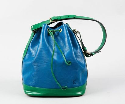 LOUIS VUITTON Sac «Noé» en cuir épi bicolore bleu roi et vert, fermeture lien, demi-...