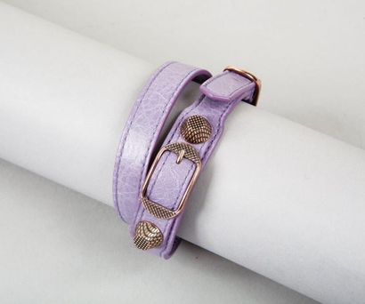 BALENCIAGA Bracelet multitours en cuir grené violet rehaussé de clous et boucle en...