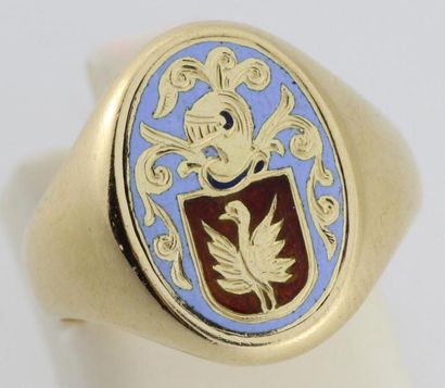 null Bague chevalière en or jaune émaillé ornée d'armoiries. P 5,1 g