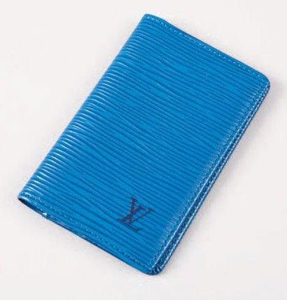 LOUIS VUITTON Porte-cartes en cuir épi bleu, intérieur ton sur ton, poche extérieure....