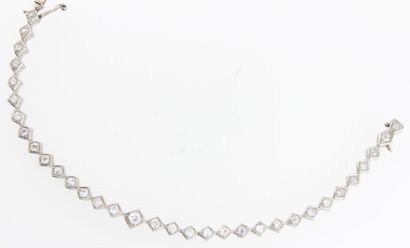 null Bracelet ligne en platine et or gris 14k entièrement serti de diamants taillés...