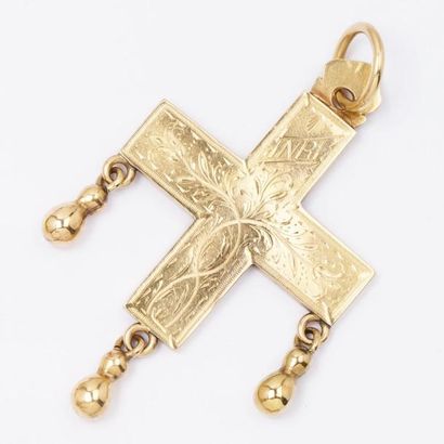 Importante croix en or jaune ciselé de motifs...