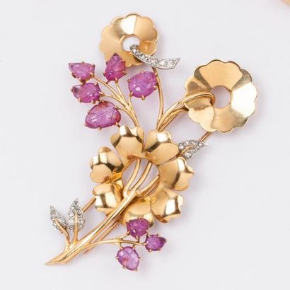 FONTANA Broche "Fleurs" en or de deux couleurs ornée de diamants taillés en rose,...
