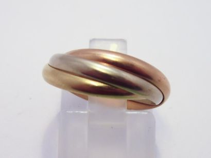 CARTIER "TRINITY" Bague trois anneaux en or de trois couleurs. Signée Cartier, Paris....