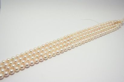 Lot de 4 rangs de perles de culture japonaise...