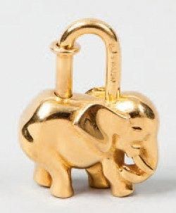 HERMES Paris Porte-clefs en métal doré figurant un éléphant(*)
