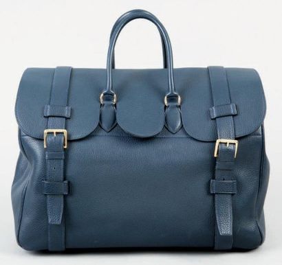 HERMÈS Paris made in France Sac "Drag" de voyage 47 cm en cuir grené marine, fermeture...