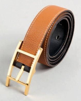 HERMÈS Paris made in France Ceinture "Quentin" réversible en cuir grené marron à...