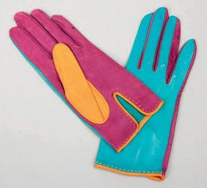 HERMES Paris Paire de gants en cuir agneau tricolore turquoise, orange et prune....