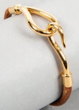 HERMÈS Paris made in France Bracelet "Jumbo" en cuir naturel, fermoir en métal doré....