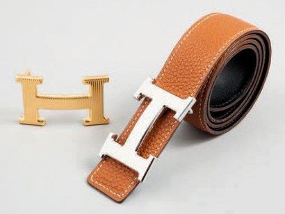 HERMÈS Paris made in France Ceinture réversible en cuir grené camel à surpiqûres...