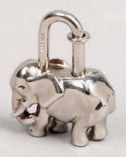 HERMÈS Paris made in France Porte-clefs en palladium figurant un éléphant(*)