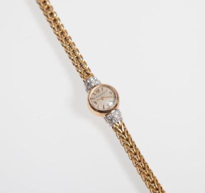JAEGER LECOULTRE Bracelet montre de dame en or jaune, les attaches serties de diamants,...