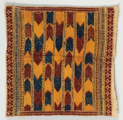 null Un tissage, Indonésie A 20th century Indonesian weaving XX e siècle 054 x 056...