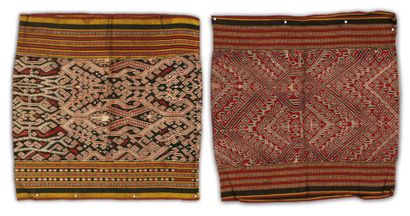 null Un lot composé de deux pièces - Textile Indonésien ancien An antique Indonesian...