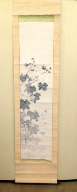 null Kakemono à décor peint de fleurs Encre sur papier Japon, période Meiji 
