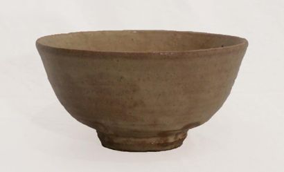 null Bol à thé (Cha Wan) en grès émaillé crème. Japon. Diam : 14 cm