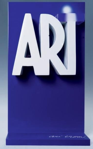 Ari Erom Insolent Socle acier, finition lingot, peinture acrylique au four Dimensions...