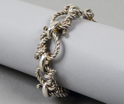 HERMES Paris *Bracelet en argent à motifs de cordage retenus par des anneaux. Poids...